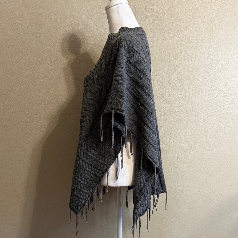 Gray Cable Knit Women's Sweater - Picture 3 of 9